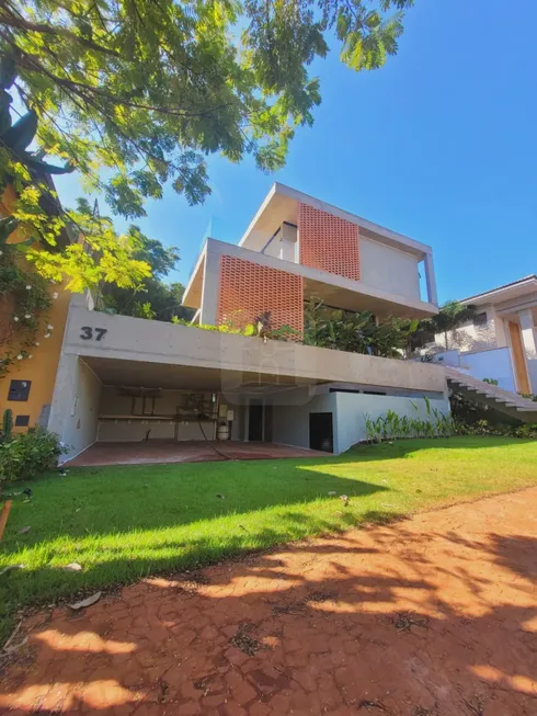 Foto 1 de Sobrado com 3 Quartos à venda, 556m² em Morada da Colina, Uberlândia