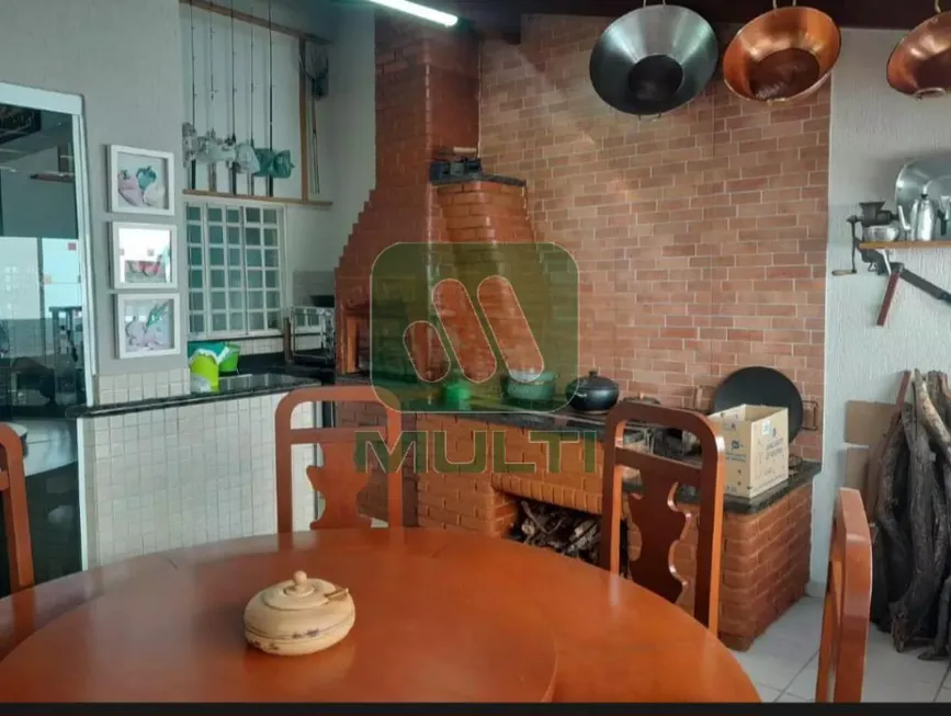 Foto 1 de Casa com 3 Quartos à venda, 200m² em Alto Umuarama, Uberlândia