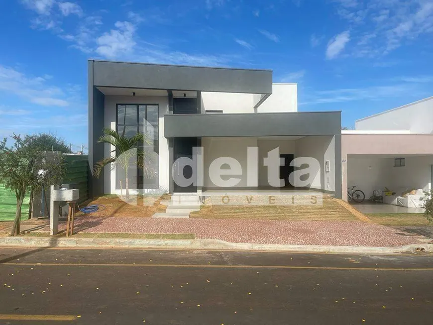 Foto 1 de Casa com 3 Quartos à venda, 201m² em Alto Umuarama, Uberlândia