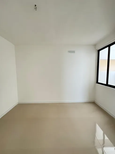 Foto 1 de Apartamento com 3 Quartos à venda, 83m² em Coité, Eusébio