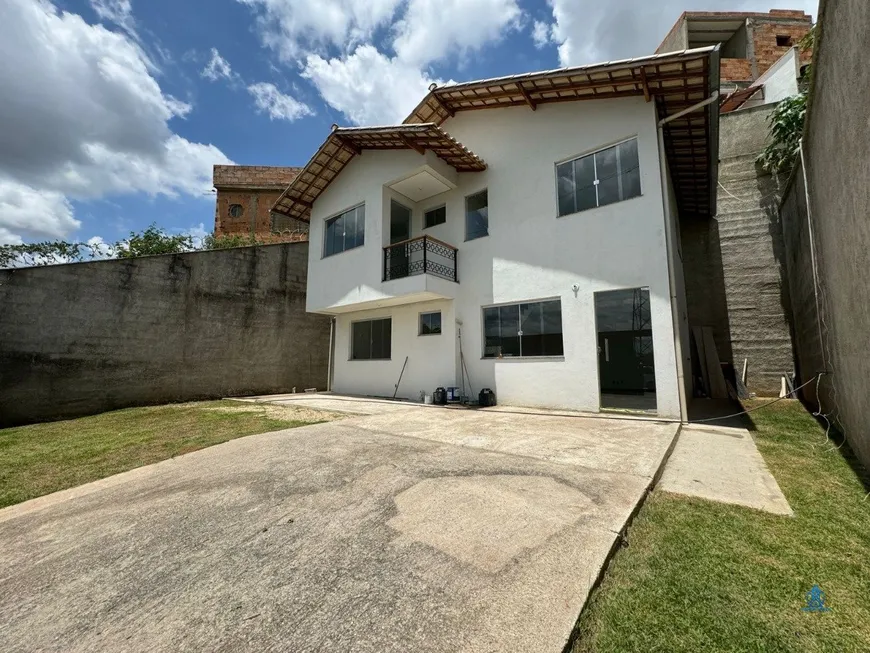 Foto 1 de Casa com 3 Quartos à venda, 180m² em Cruzeiro, Ribeirão das Neves