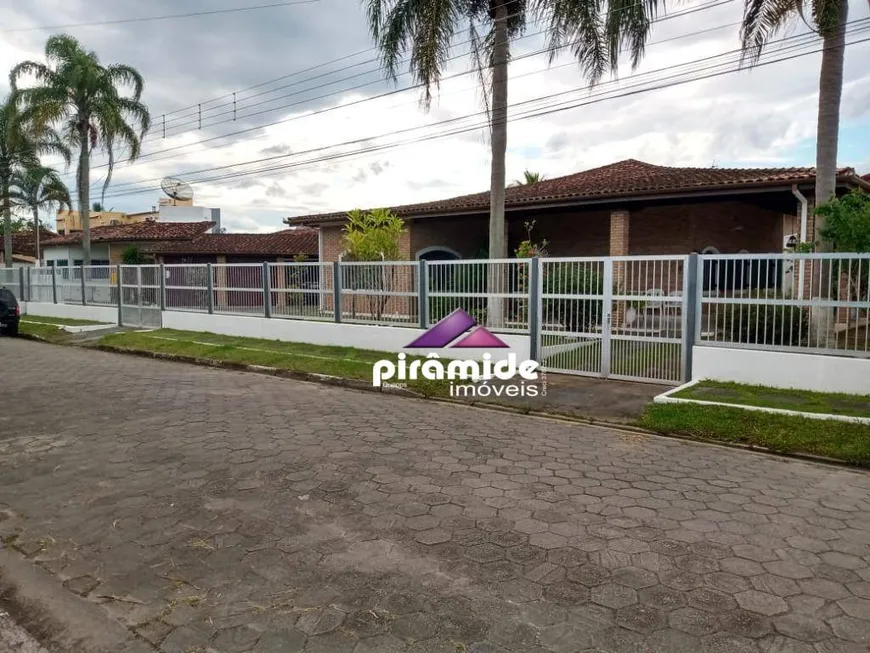 Foto 1 de Casa com 6 Quartos à venda, 700m² em Praia Das Palmeiras, Caraguatatuba