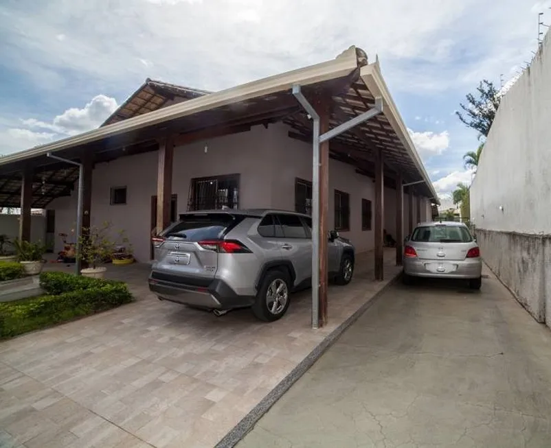 Foto 1 de Casa com 4 Quartos à venda, 648m² em Bandeirantes, Belo Horizonte