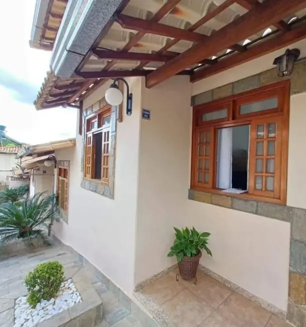 Foto 1 de Casa com 2 Quartos à venda, 97m² em Santa Mônica, Belo Horizonte