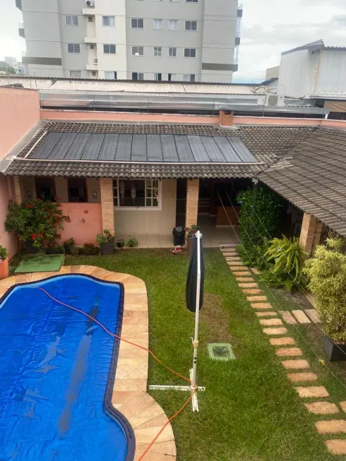 Foto 1 de Sobrado com 3 Quartos à venda, 292m² em Vila Rosa, Goiânia