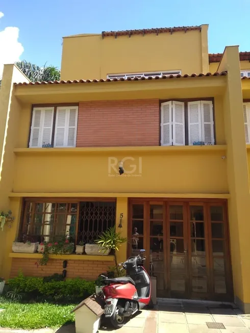 Foto 1 de Casa de Condomínio com 3 Quartos à venda, 117m² em Medianeira, Porto Alegre