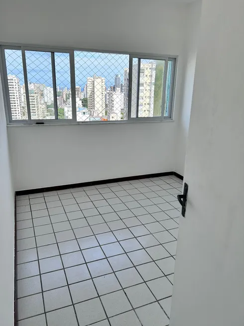 Foto 1 de Apartamento com 2 Quartos à venda, 70m² em Vitória, Salvador