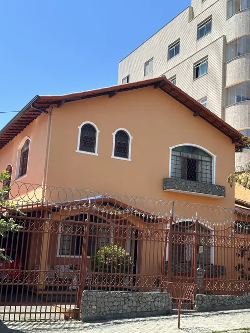 Foto 1 de Casa com 4 Quartos à venda, 330m² em Cidade Nova, Belo Horizonte