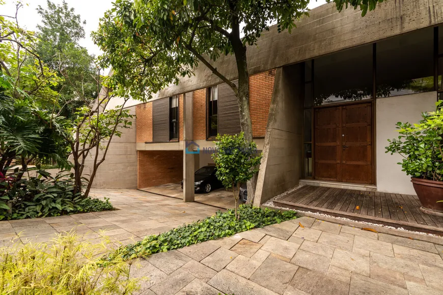 Foto 1 de Casa com 4 Quartos para alugar, 885m² em Pacaembu, São Paulo