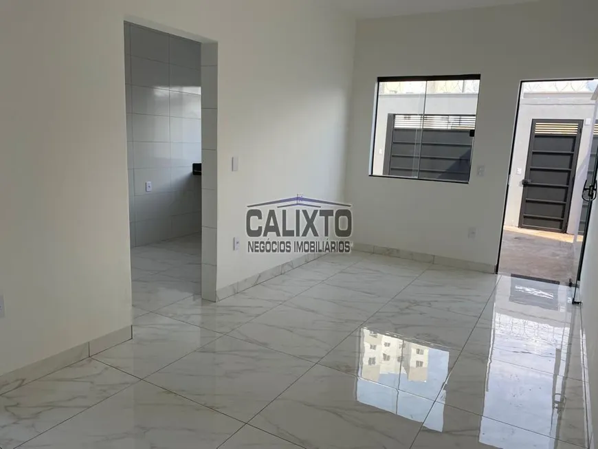 Foto 1 de Casa com 2 Quartos à venda, 60m² em Loteamento São Bento, Uberlândia