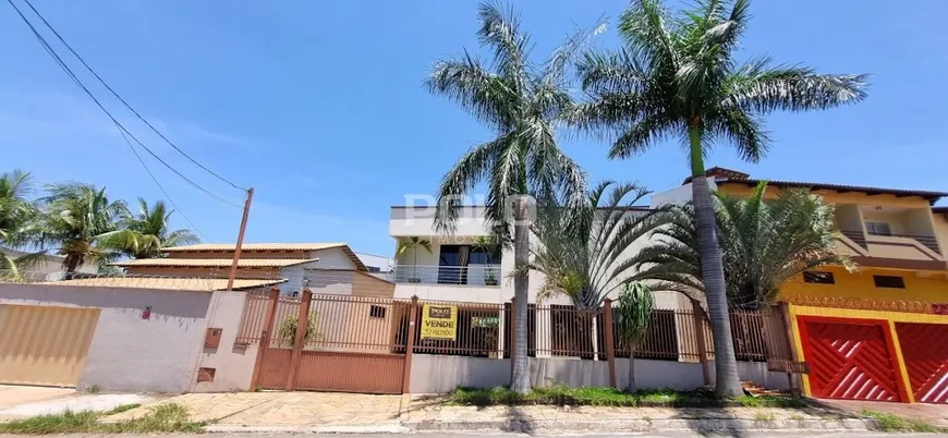 Foto 1 de Casa com 4 Quartos à venda, 285m² em Jardim Goiás, Goiânia