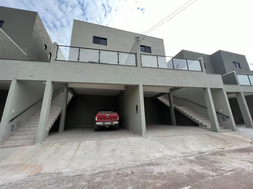 Foto 1 de Casa com 3 Quartos para alugar, 169m² em Jordanésia, Cajamar