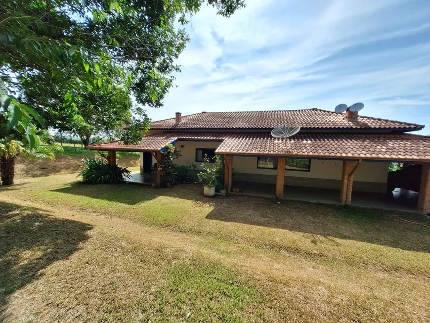 Foto 1 de Fazenda/Sítio com 3 Quartos à venda, 420m² em , Aracoiaba da Serra