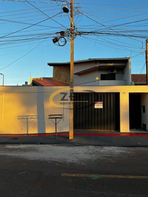 Foto 1 de Casa com 4 Quartos à venda, 250m² em Jardim Oriente, Londrina