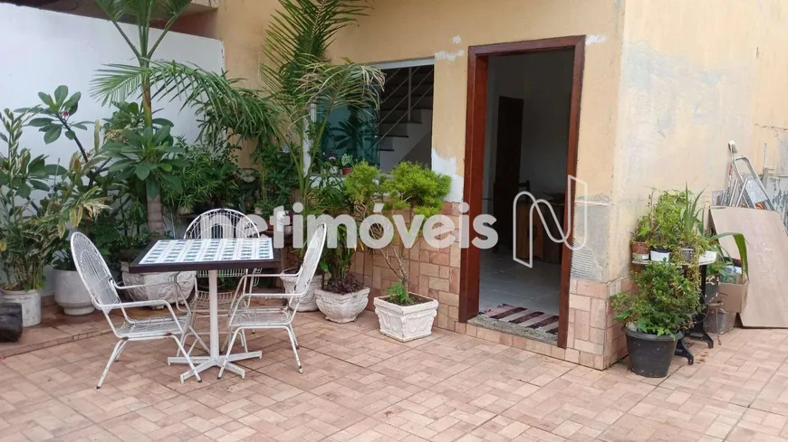 Foto 1 de Casa com 2 Quartos à venda, 130m² em Santa Amélia, Belo Horizonte