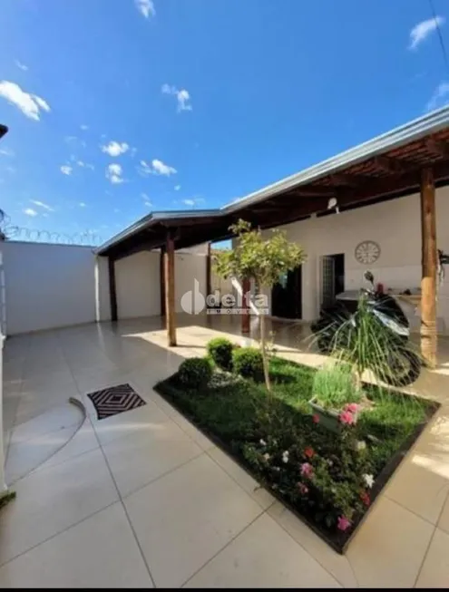 Foto 1 de Casa com 3 Quartos à venda, 200m² em Nova Uberlandia, Uberlândia