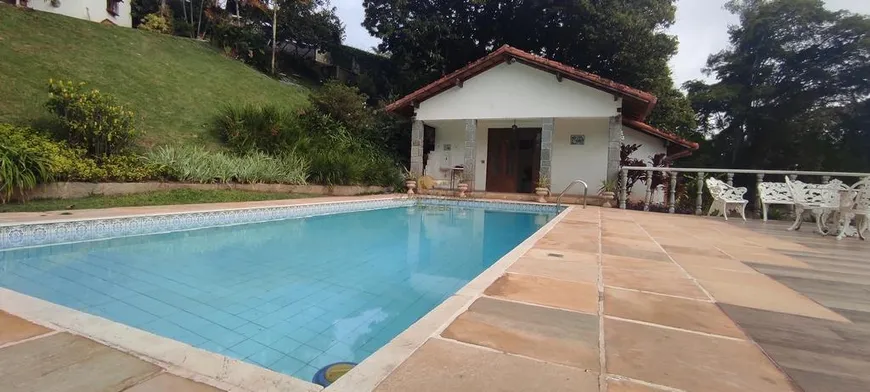 Foto 1 de Casa com 4 Quartos à venda, 215m² em Tijuca, Teresópolis