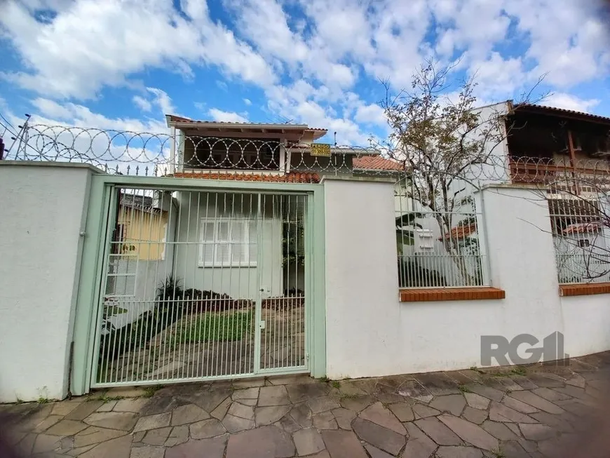 Foto 1 de Casa com 4 Quartos para alugar, 210m² em Jardim Itú Sabará, Porto Alegre