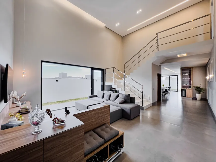 Foto 1 de Casa de Condomínio com 4 Quartos à venda, 250m² em Alphaville, Uberlândia