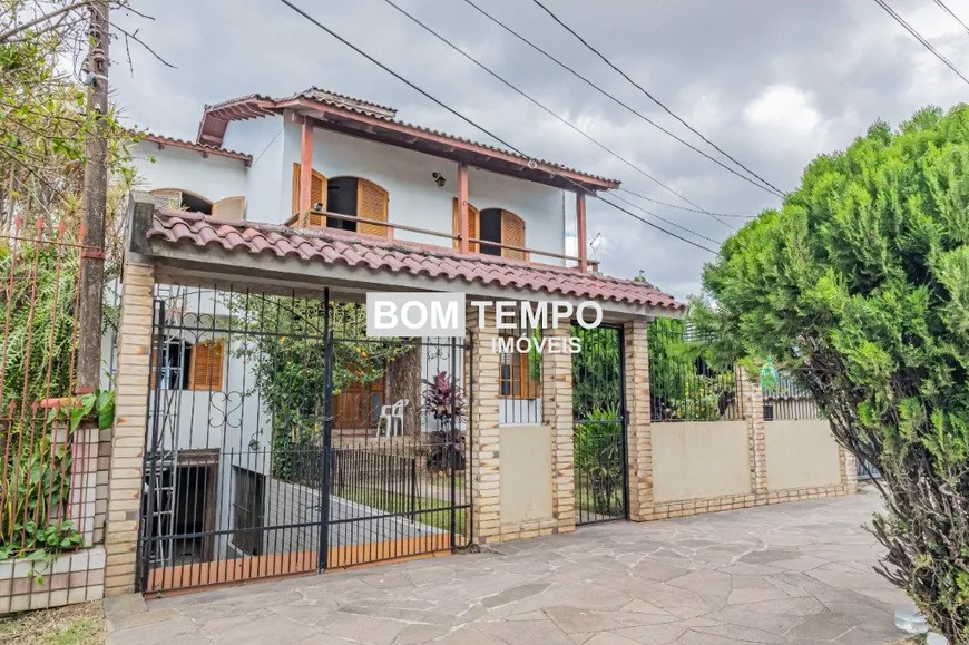 Foto 1 de Sobrado com 4 Quartos à venda, 258m² em Santa Fé, Porto Alegre