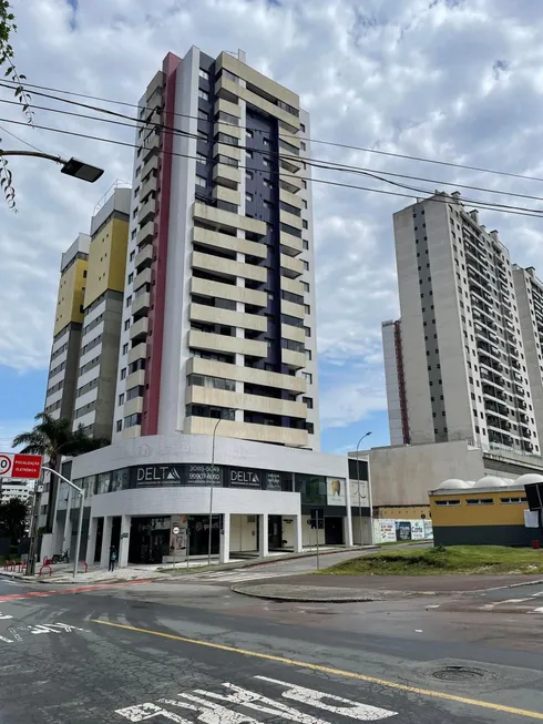 Foto 1 de Apartamento com 1 Quarto à venda, 48m² em Cabral, Curitiba
