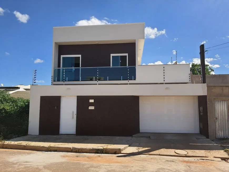 Foto 1 de Sobrado com 3 Quartos à venda, 236m² em Felícia, Vitória da Conquista