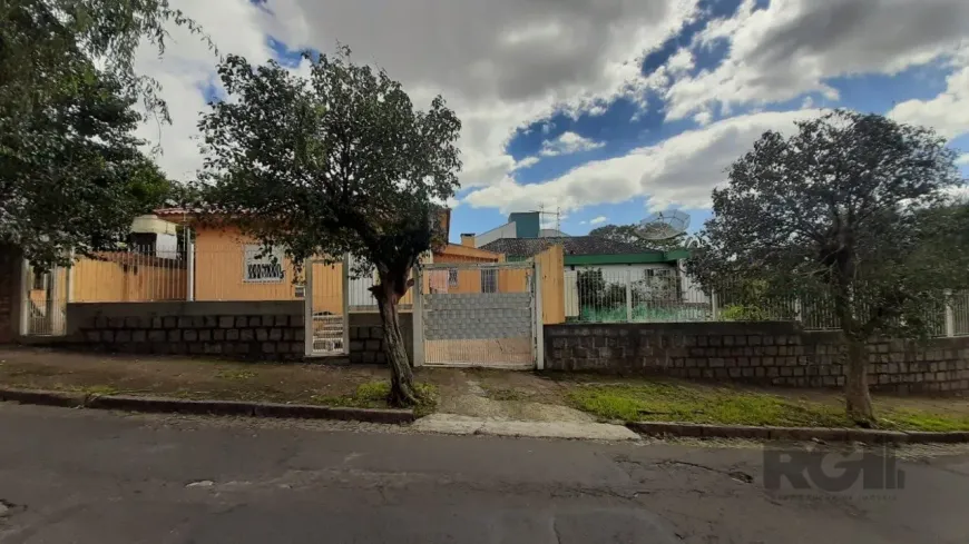 Foto 1 de Casa com 2 Quartos à venda, 79m² em Vila Ipiranga, Porto Alegre