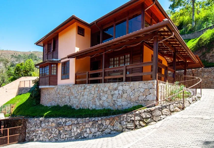 Foto 1 de Casa com 4 Quartos à venda, 420m² em Retiro, Petrópolis
