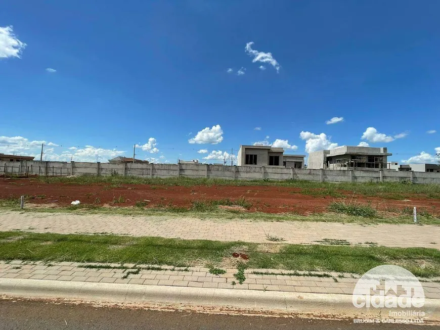 Foto 1 de Lote/Terreno à venda, 318m² em Cancelli, Cascavel