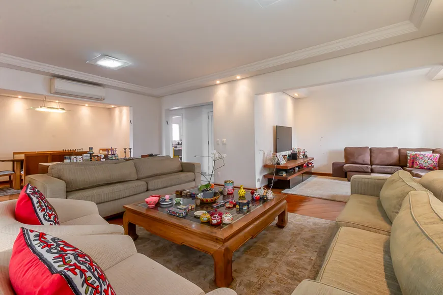 Foto 1 de Apartamento com 3 Quartos à venda, 240m² em Santa Cecília, São Paulo
