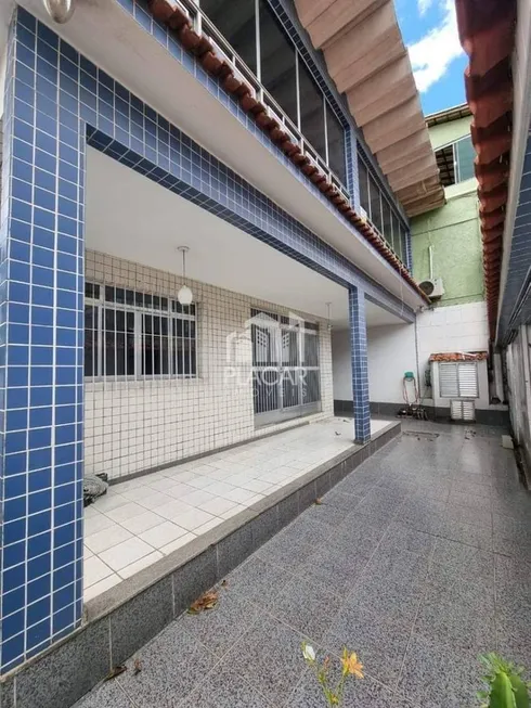 Foto 1 de Casa com 2 Quartos à venda, 180m² em Vila Sao Sebastiao, Duque de Caxias