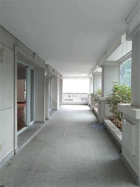 Foto 1 de Apartamento com 1 Quarto para alugar, 353m² em Jardim América, São Paulo