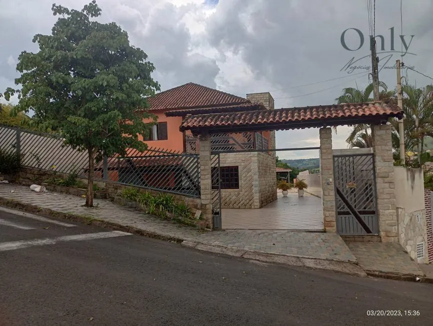 Foto 1 de Casa com 3 Quartos à venda, 233m² em Centro, Lindóia