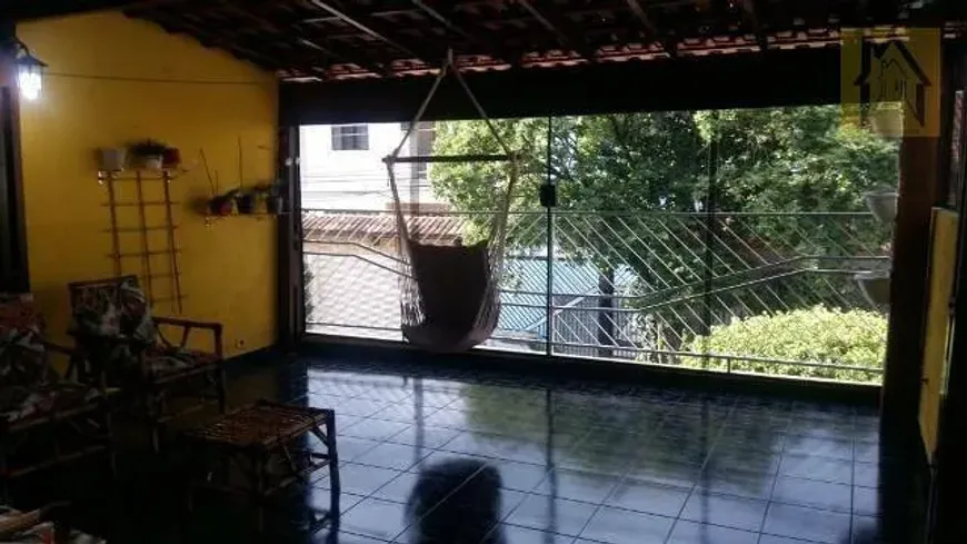 Foto 1 de Sobrado com 3 Quartos à venda, 200m² em Vila Tolstoi, São Paulo