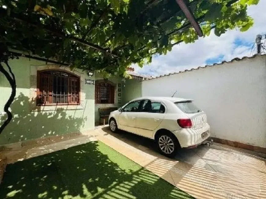 Foto 1 de Casa com 2 Quartos para alugar, 120m² em Santa Amélia, Belo Horizonte