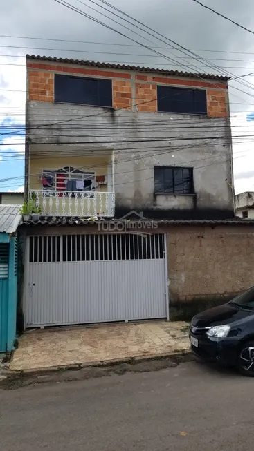 Foto 1 de Casa com 6 Quartos à venda, 200m² em Santa Maria, Brasília