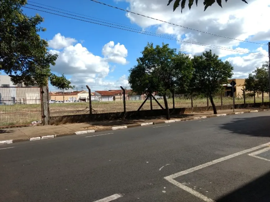 Foto 1 de Lote/Terreno com 1 Quarto à venda em Vila Rezende, Franca