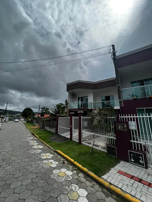 Foto 1 de Sobrado com 3 Quartos à venda, 135m² em Centro, Penha