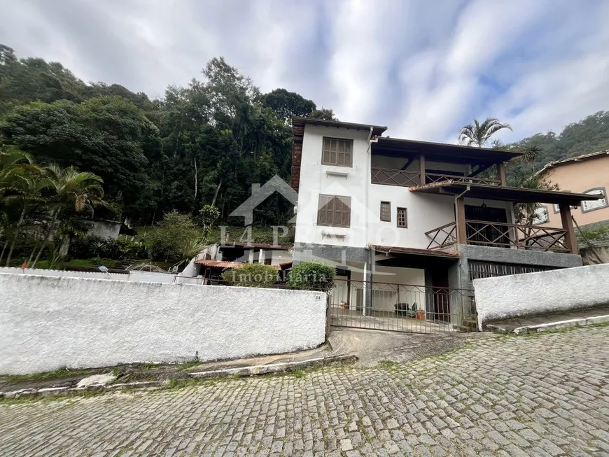 Foto 1 de Casa com 4 Quartos à venda, 200m² em Nogueira, Petrópolis