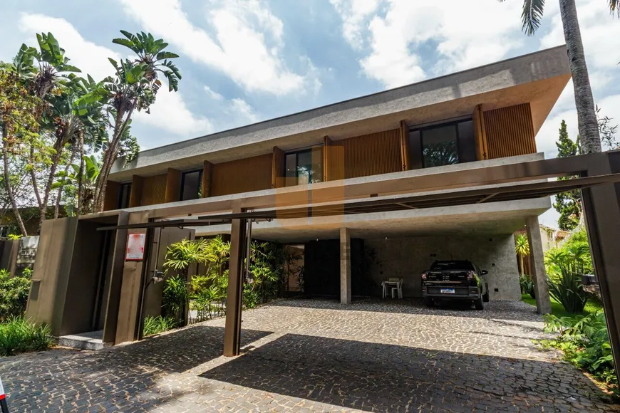 Foto 1 de Casa com 5 Quartos à venda, 1056m² em Alto de Pinheiros, São Paulo