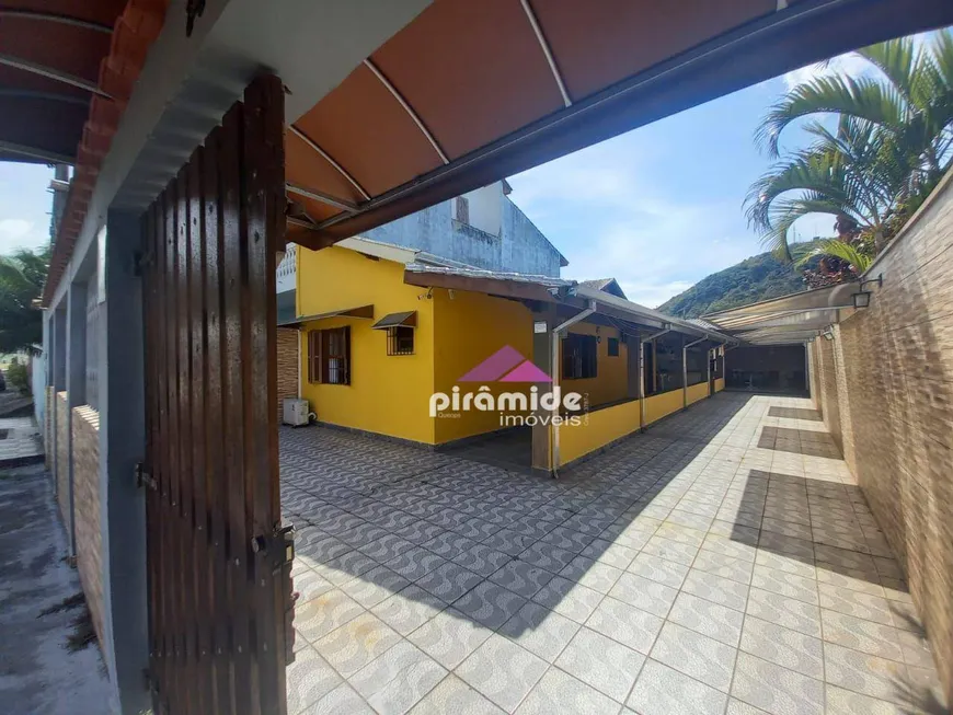 Foto 1 de Casa com 2 Quartos à venda, 160m² em Sumaré, Caraguatatuba