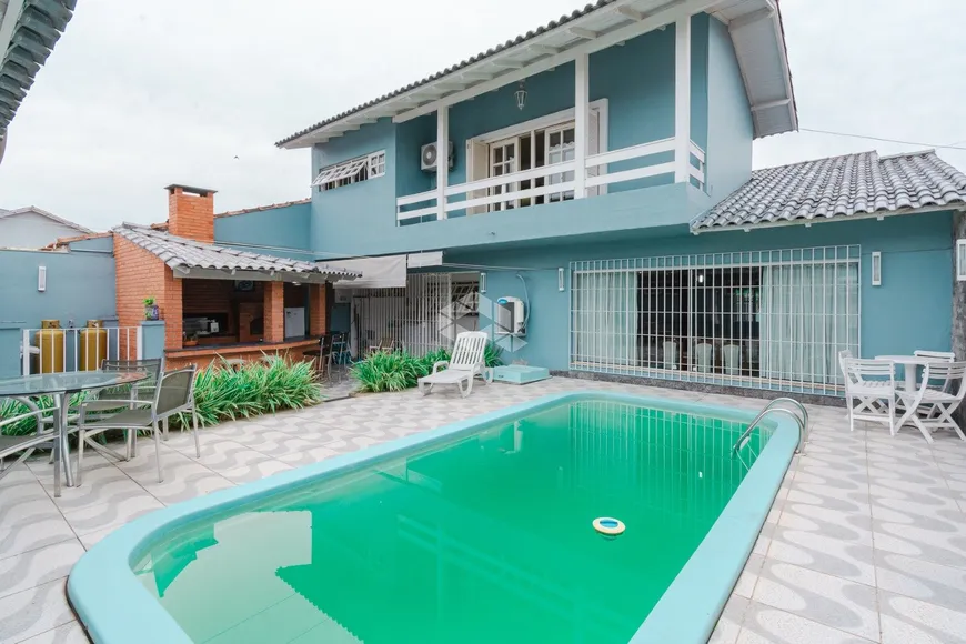 Foto 1 de Casa com 3 Quartos à venda, 257m² em Espiríto Santo, Porto Alegre