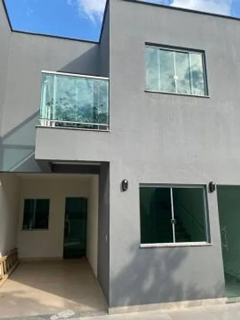 Foto 1 de Casa com 2 Quartos à venda, 69m² em Parque Xangri La, Contagem