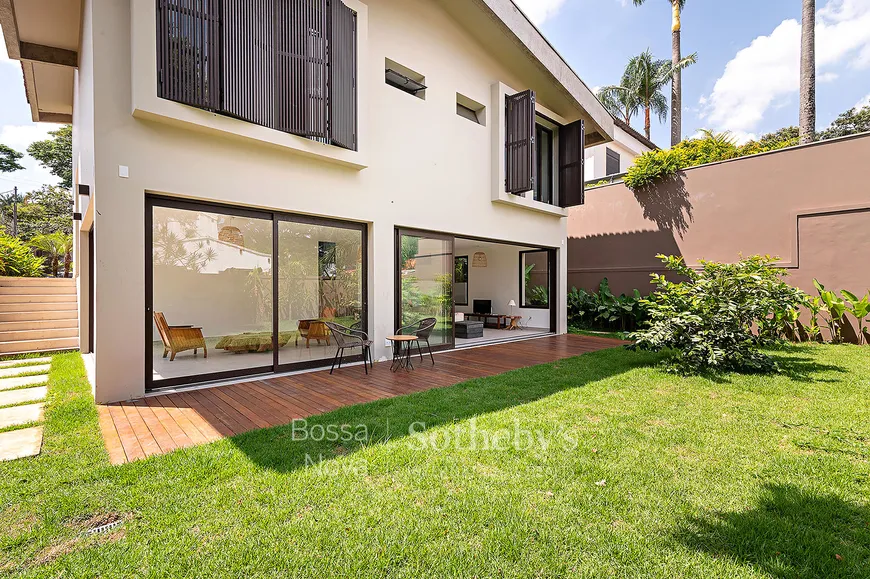 Foto 1 de Casa com 4 Quartos à venda, 357m² em Alto de Pinheiros, São Paulo