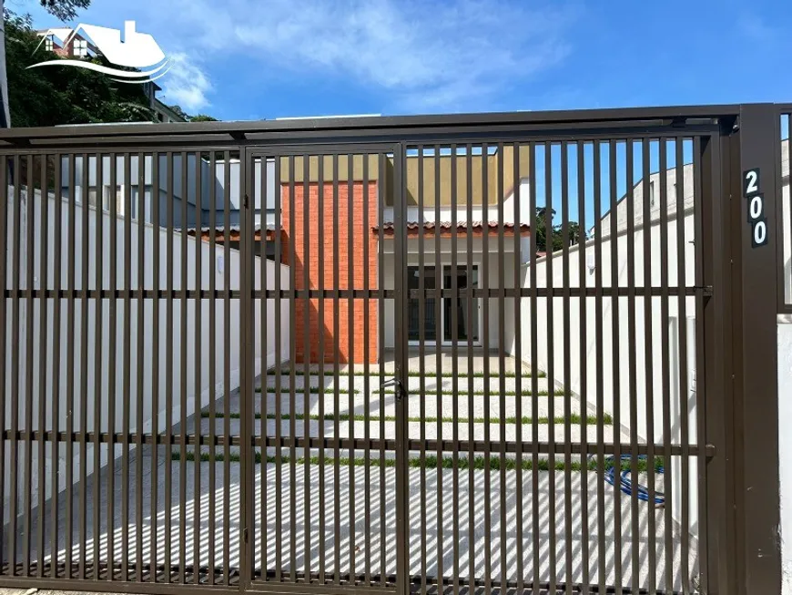 Foto 1 de Casa com 3 Quartos à venda, 120m² em Centro, Camboriú