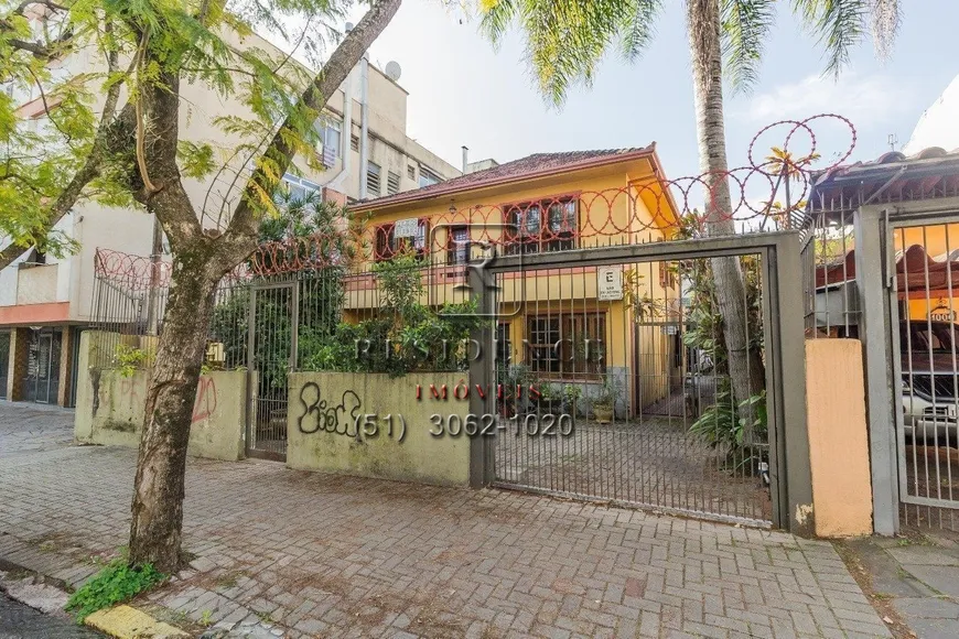 Foto 1 de Casa com 3 Quartos para venda ou aluguel, 256m² em Rio Branco, Porto Alegre