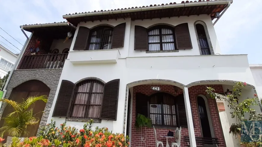 Foto 1 de Casa com 4 Quartos à venda, 200m² em Jardim Vinte e Cinco de Agosto, Duque de Caxias