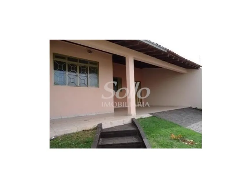 Foto 1 de Casa com 3 Quartos à venda, 198m² em Cidade Jardim, Uberlândia