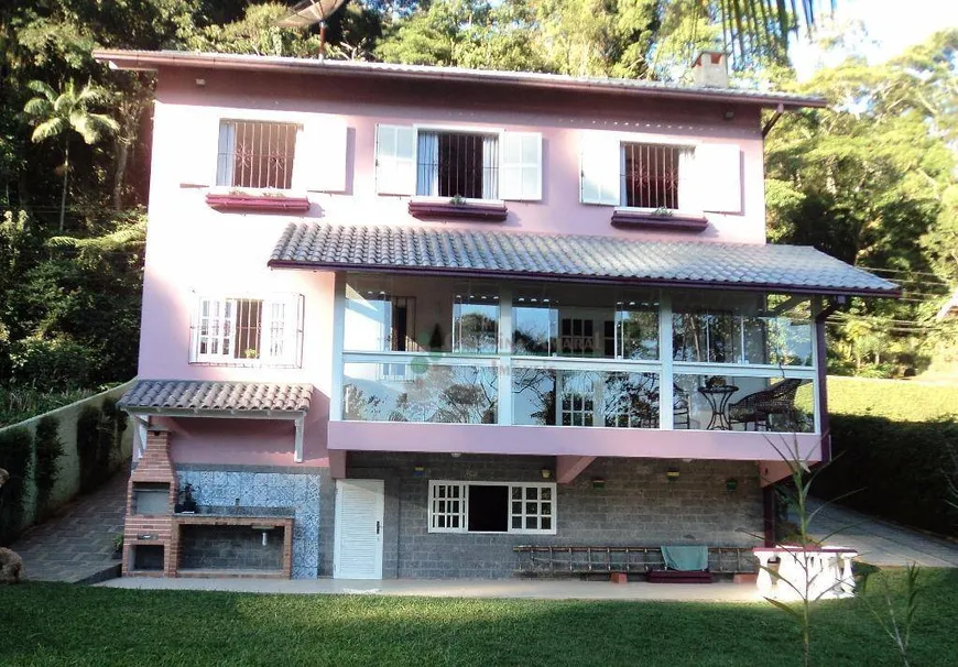 Foto 1 de Casa de Condomínio com 3 Quartos à venda, 150m² em Granja Comary, Teresópolis