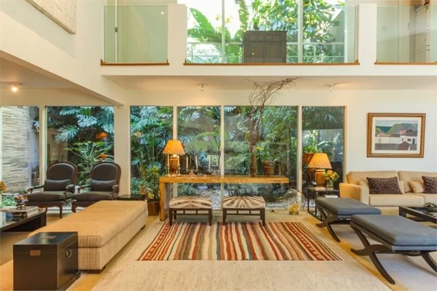 Foto 1 de Casa com 4 Quartos à venda, 858m² em Jardim Guedala, São Paulo